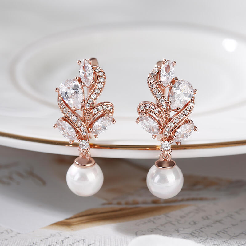 Jeulia Aretes de plata de ley con perlas cultivadas de diseño elegante