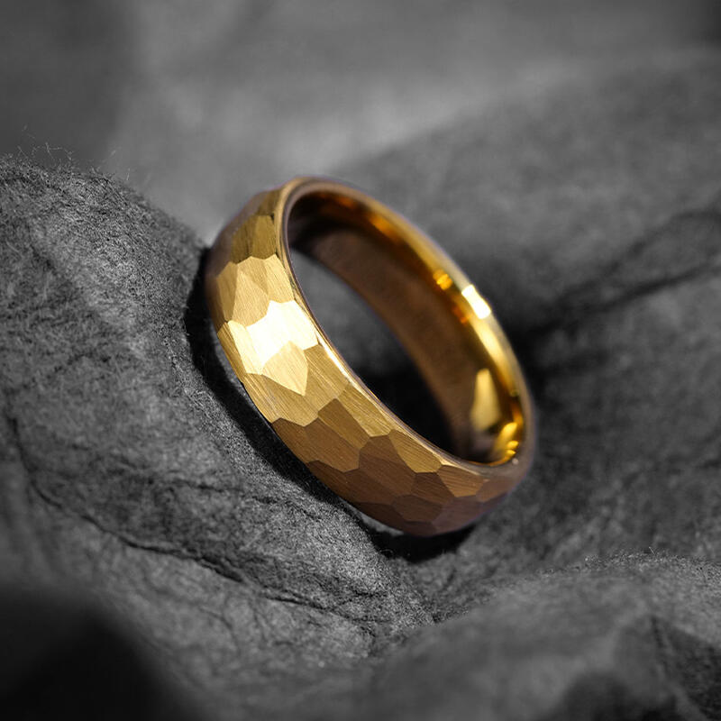 "Sonnenverheißung" 6mm Herren-Ehering aus Wolframkarbid mit gehämmertem Rand