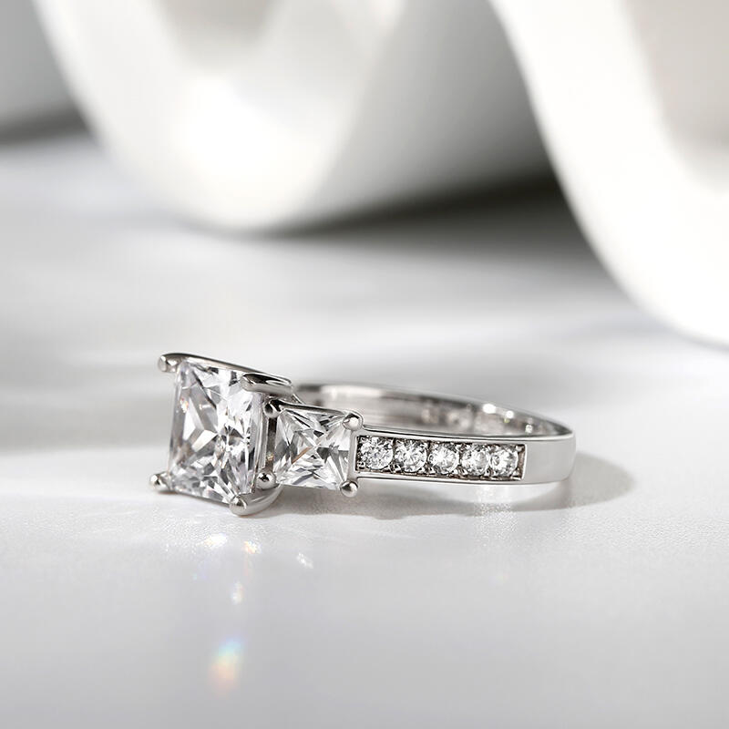 Jeulia Anillo Con Tres Piedras Simples De Talla Princesa En Plata De Ley