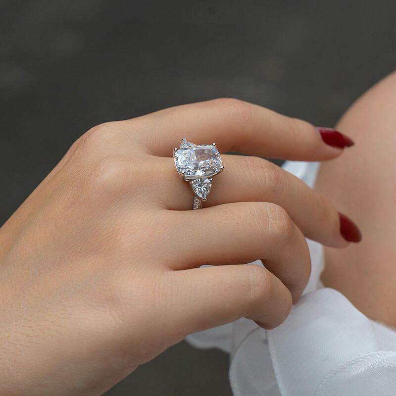 Jeulia Anillo de Plata de Ley con Tres Piedras de Forma Oblonga Gruesa