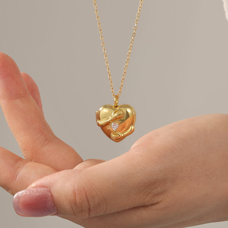 Jeulia Collier Médaillon Cœur Photo Personnalisé avec Gravure Câlin chaleureux