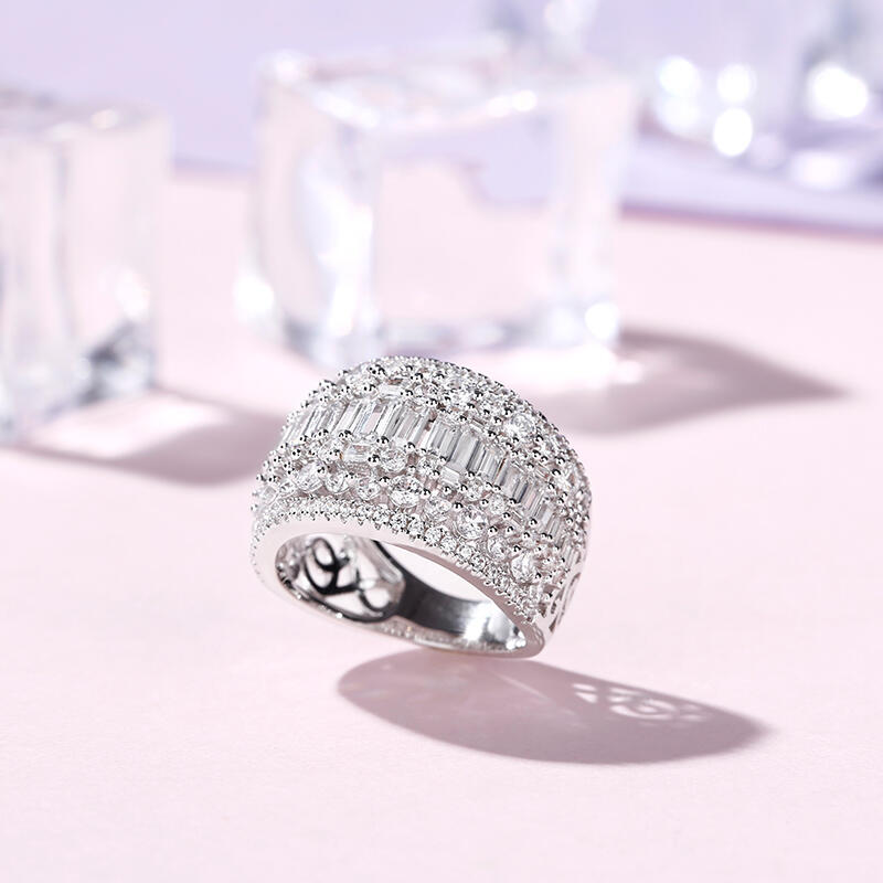 Jeulia Classic Emerald and Round Cut Sterling Silver Band