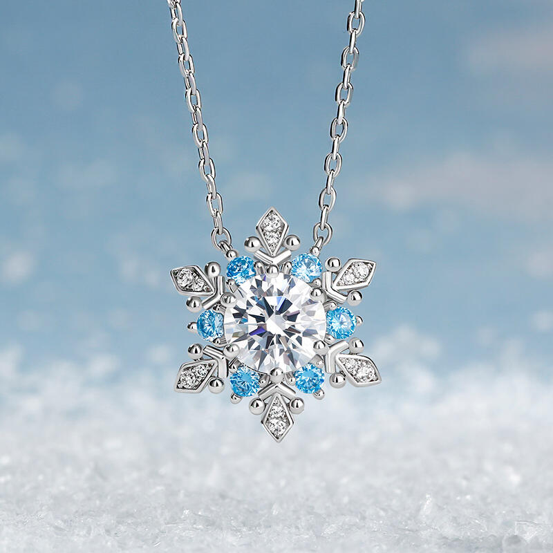Jeulia "Shining Winter" Snowflake Round Cut Sterling Silver Necklace