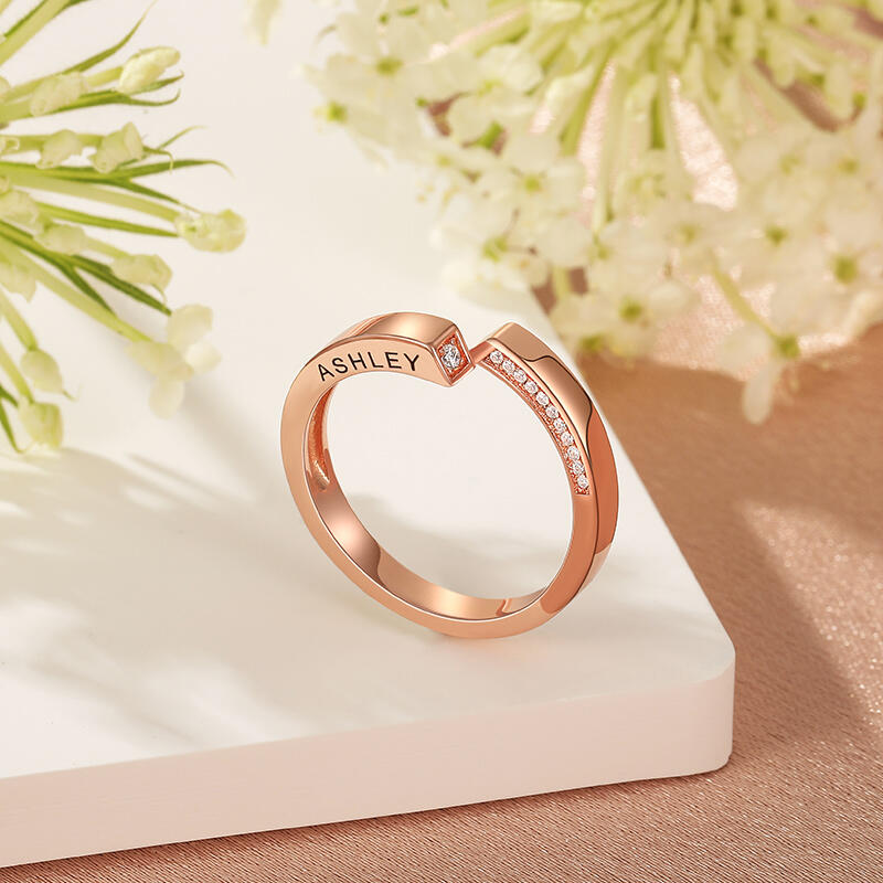 Jeulia Custom Women's Name Wedding Band with Side Bypass