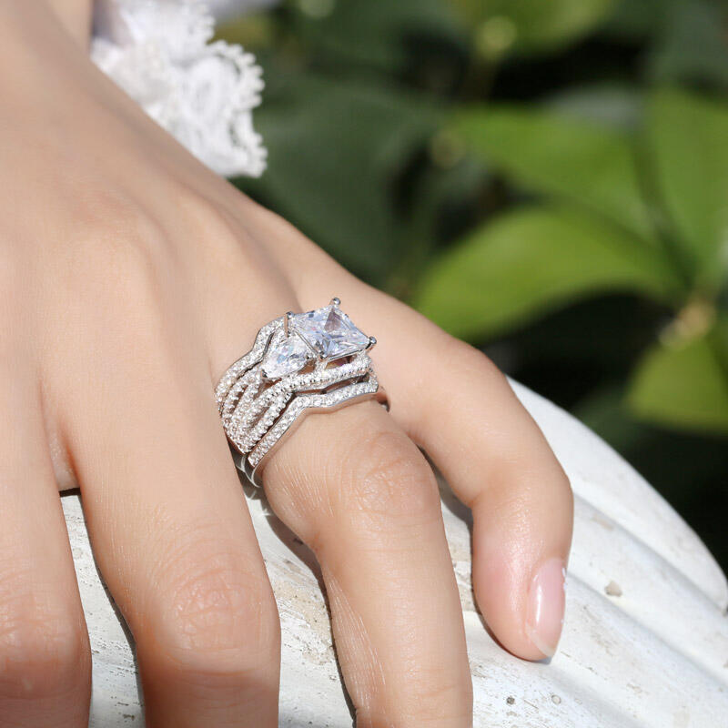 Jeulia Three Stone Princess Cut Sterling Silver Ring Set