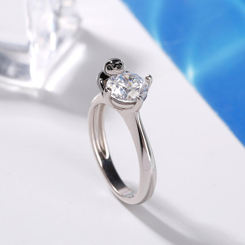 Jeulia Hug Me "Keep Your Cool" Penguin Round Cut Sterling Silver Ring