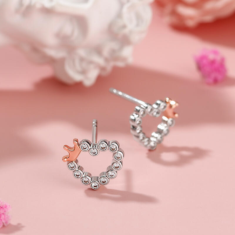Jeulia Pendientes de niños en forma de corazón con corona de plata de ley