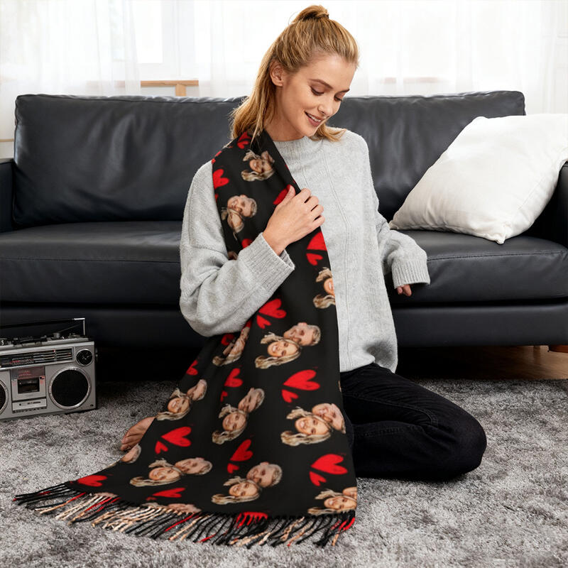 Bufandas personalizadas con corazones y fotos de pareja: el regalo perfecto para San Valentín