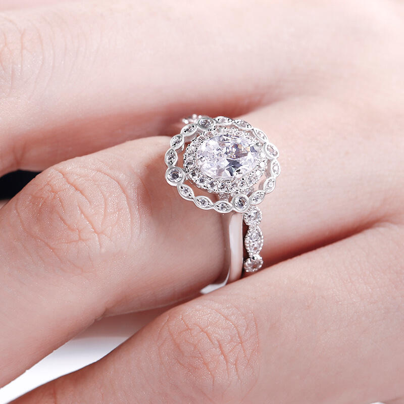 Jeulia Vintage Halo Oval Cut Sterling Silver Ring Set