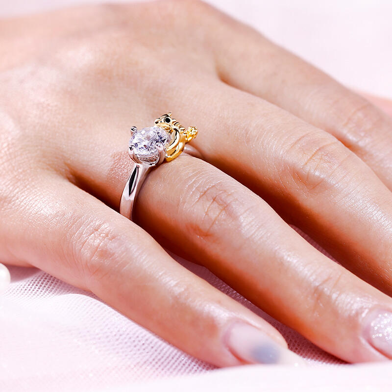 Jeulia Hug Me "Cute Ankylosaurus" Dinosaur Round Cut Sterling Silver Ring