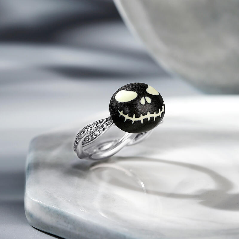 Jeulia "King of Night" Skull Design Luminous Sterling Silver Rotating Ring