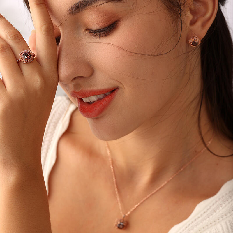 Jeulia Anillo de Plata con Diseño Milgrain en Cojín de Halo