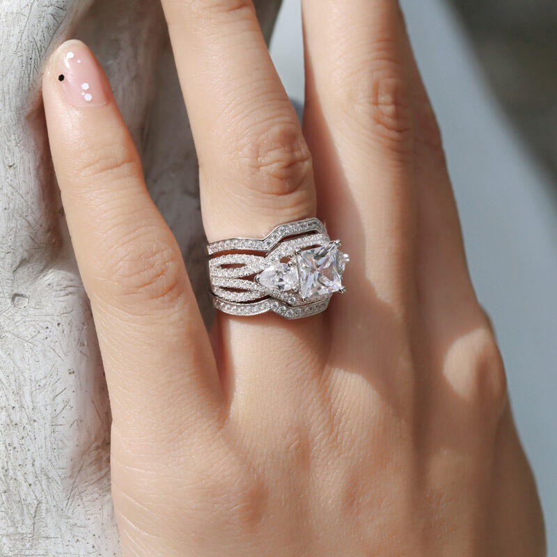 Jeulia Three Stone Princess Cut Sterling Silver Ring Set