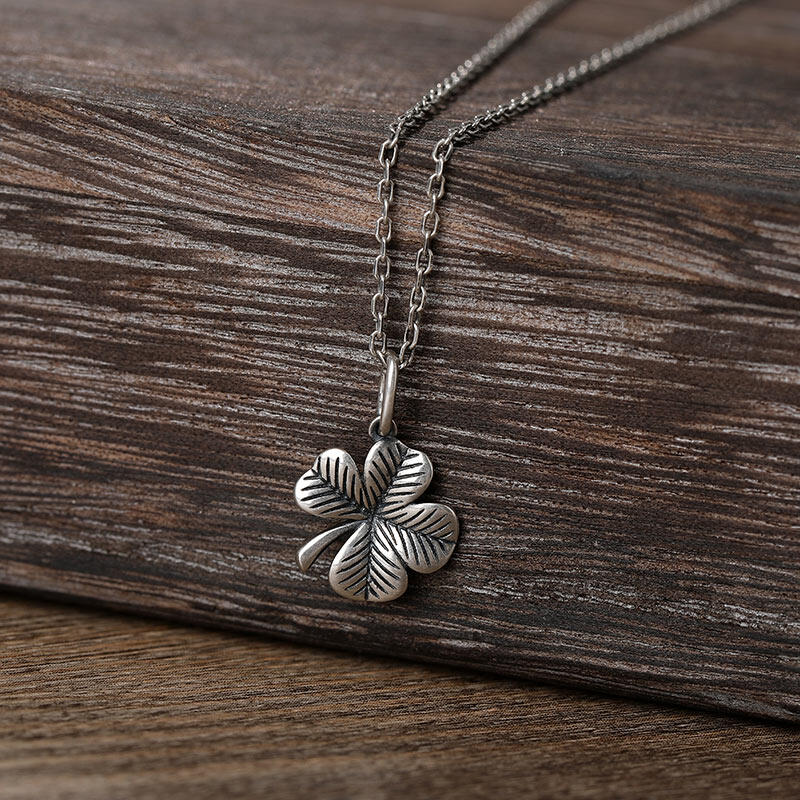 Jeulia Collar de trébol de cuatro hojas símbolo de buena fortuna en plata de ley