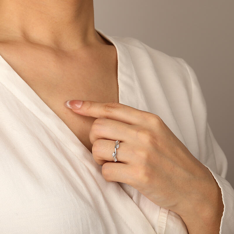"Twinkle Wreath" Classic Wedding Ring