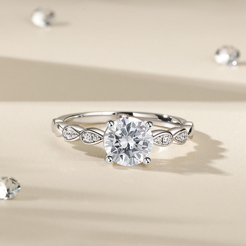 Jeulia Anel de Prata Esterlina com Corte Redondo