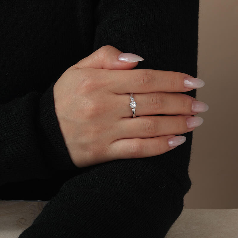 Jeulia Anillo de Promesa Simple con Tres Piedras Redondas y Milgrain en Plata de Ley