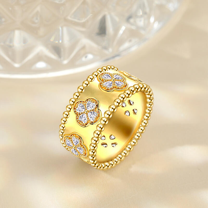 Jeulia "Lucky Day" Heart Cut Four Leaf Clover Sterling Silver Women's Band