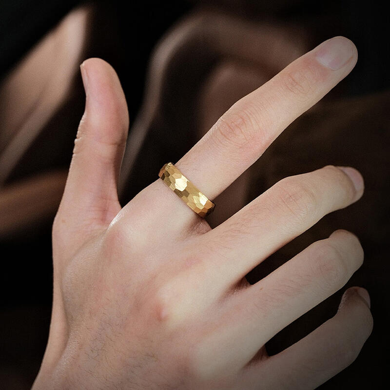 "Sonnenverheißung" 6mm Herren-Ehering aus Wolframkarbid mit gehämmertem Rand