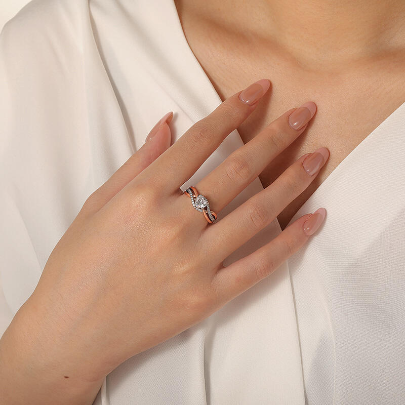 Jeulia Amore Anillo de Compromiso en Forma de Coraz贸n Bicolor con Detalle Trenzado