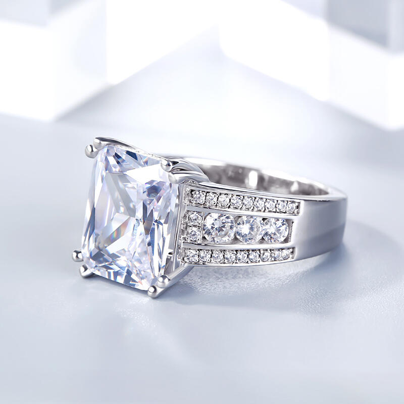 Anillo De Compromiso De Corte Cuadrado En Plata De Ley