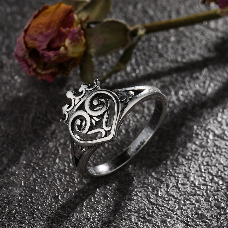Jeulia "Love & Friendship" Sterling Silver Claddagh Ring