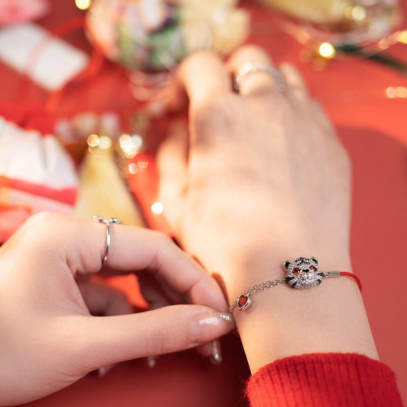 جوليا سوار "ملك الغابة" النمر من الفضة الاسترلينية