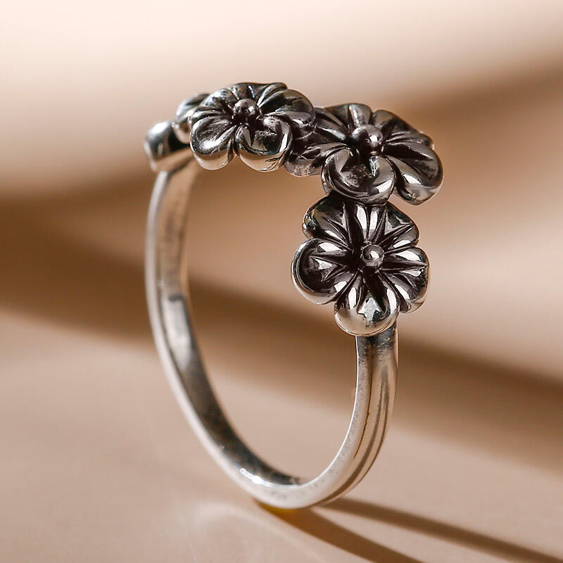 Jeulia Anillo con flores de primavera de plata de ley