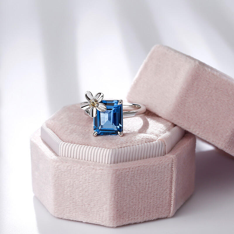 Jeulia "Fragrant Flower" Emerald Cut Sterling Silver Ring