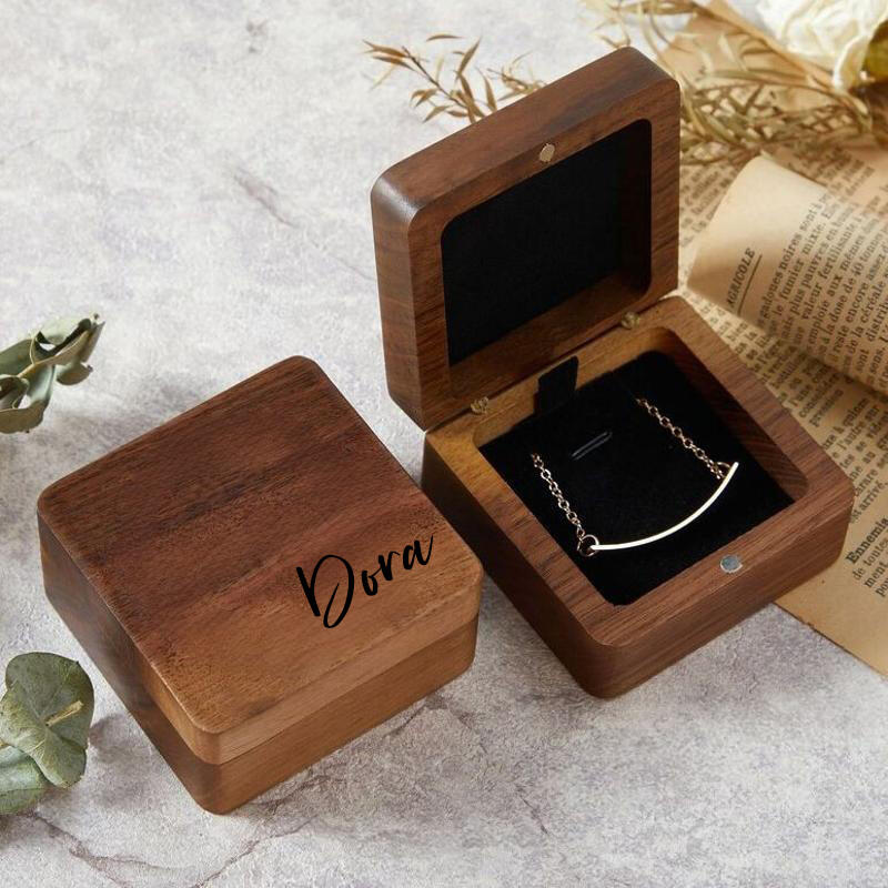 金色の彫刻メダル 木製ケース付き カスタマイズ 名前 彫刻 ネックレスケース 木製 ジュエリーボックス