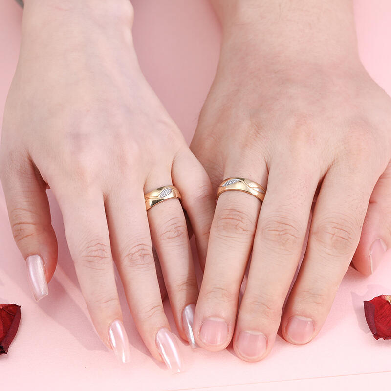 Jeulia Banda De Hombre De Acero De Titanio En Tono Dorado