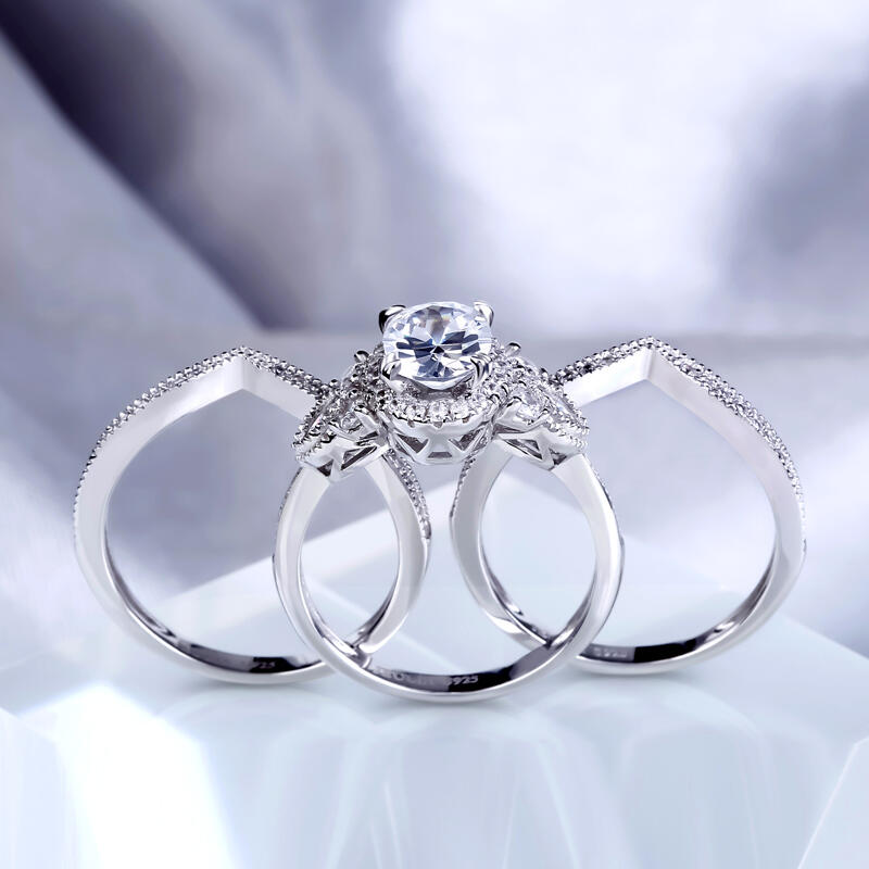 Jeulia Terno De Anillos Milgrain Con Halo De Talla Ovalada En Plata De Ley