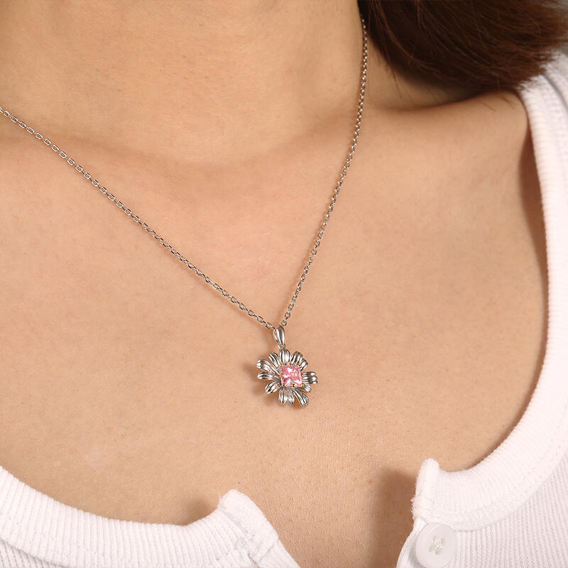 "Blumengeheimnis" Strahlenschliff Halskette