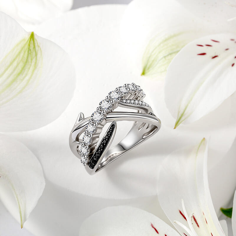 Jeulia Anillo Infinito Bicolor de Espinas Entrelazadas en Plata Esterlina