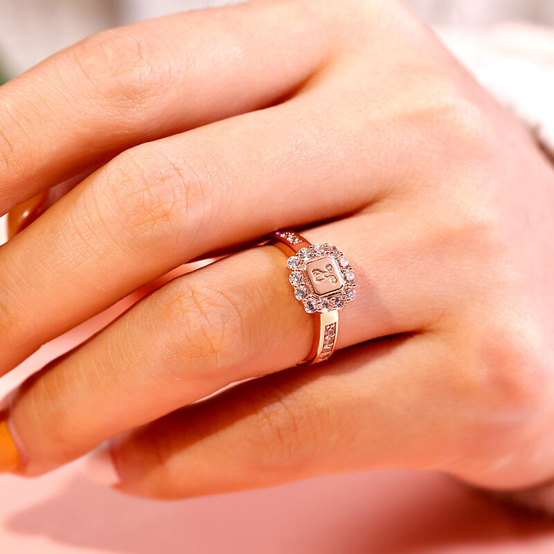 Jeulia Anillo personalizado de plata esterlina con monograma