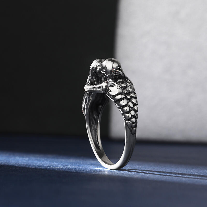 Jeulia Anillo en forma de beso de calavera de plata de ley