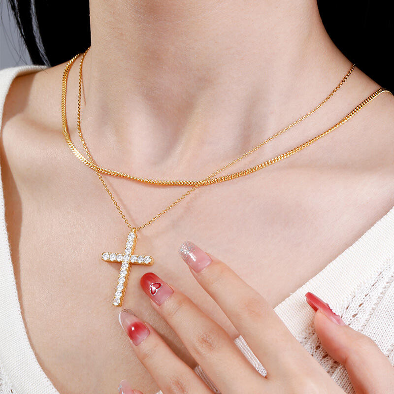 Jeulia Collar Redondo de Plata Esterlina con Diseño Cruz para Hombre