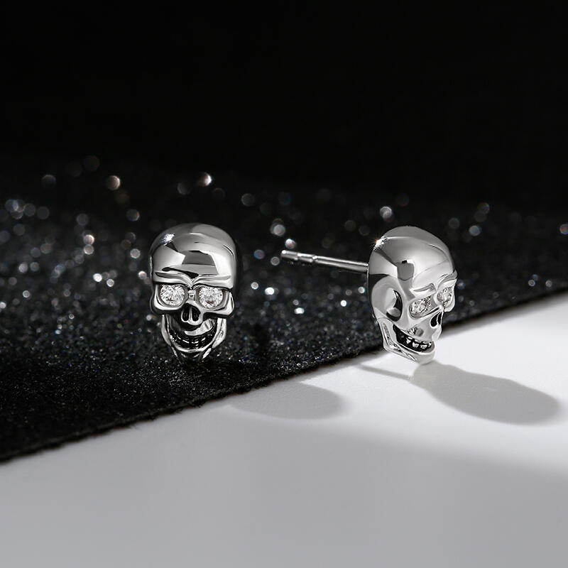 Jeulia Pendientes con diseño de calaveras de plata de ley