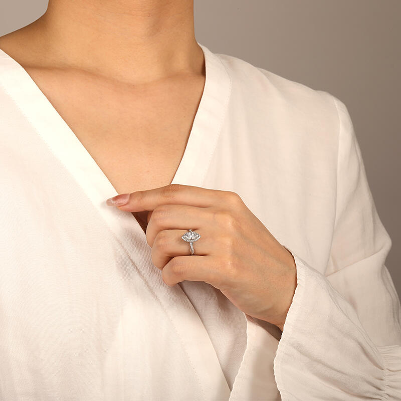 "Für immer vereint" Marquisenschliff Halo Verlobungsring