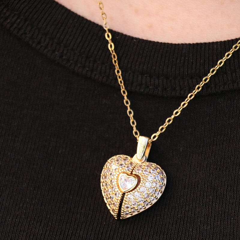 Personalized Heart-Shaped Photo Necklace with Diamonds Exquisite Gift for Women