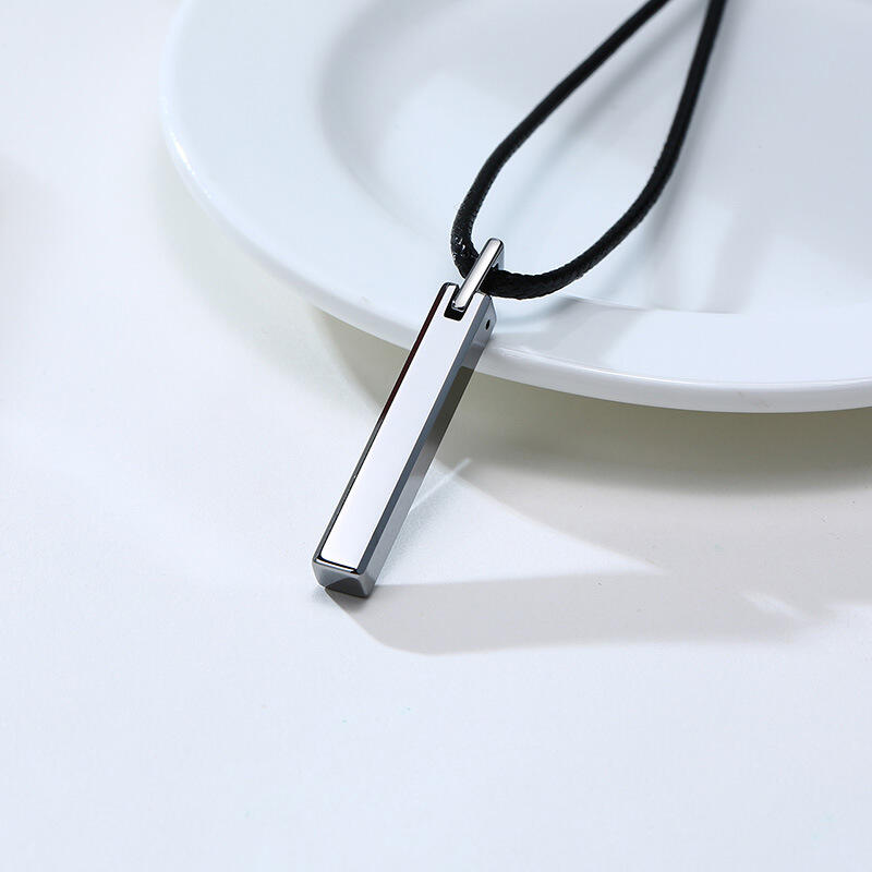 Jeulia Collar simple de acero de tungsteno para hombre