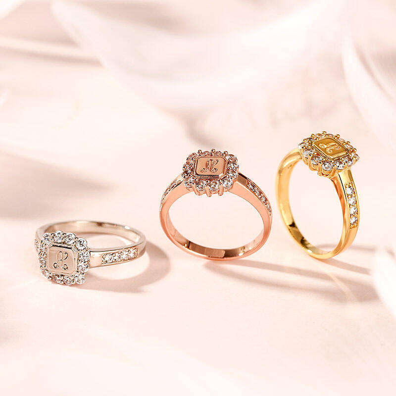 Jeulia Anillo personalizado de plata esterlina con monograma