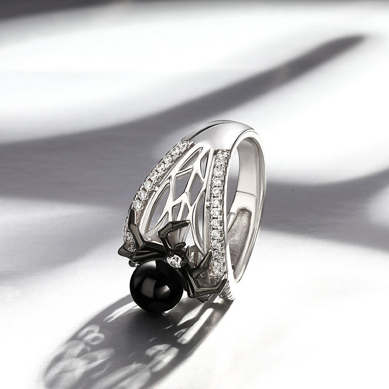 Jeulia "Black Widow" Gothic Cultured Black Pearl Spider Sterling Silver Band