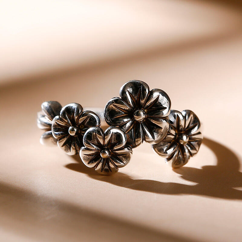 Jeulia Anillo con flores de primavera de plata de ley