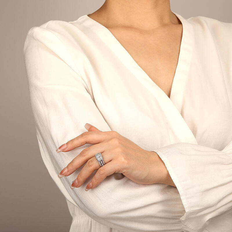 "Shimmering Passion" Oval Cut Bridal Set