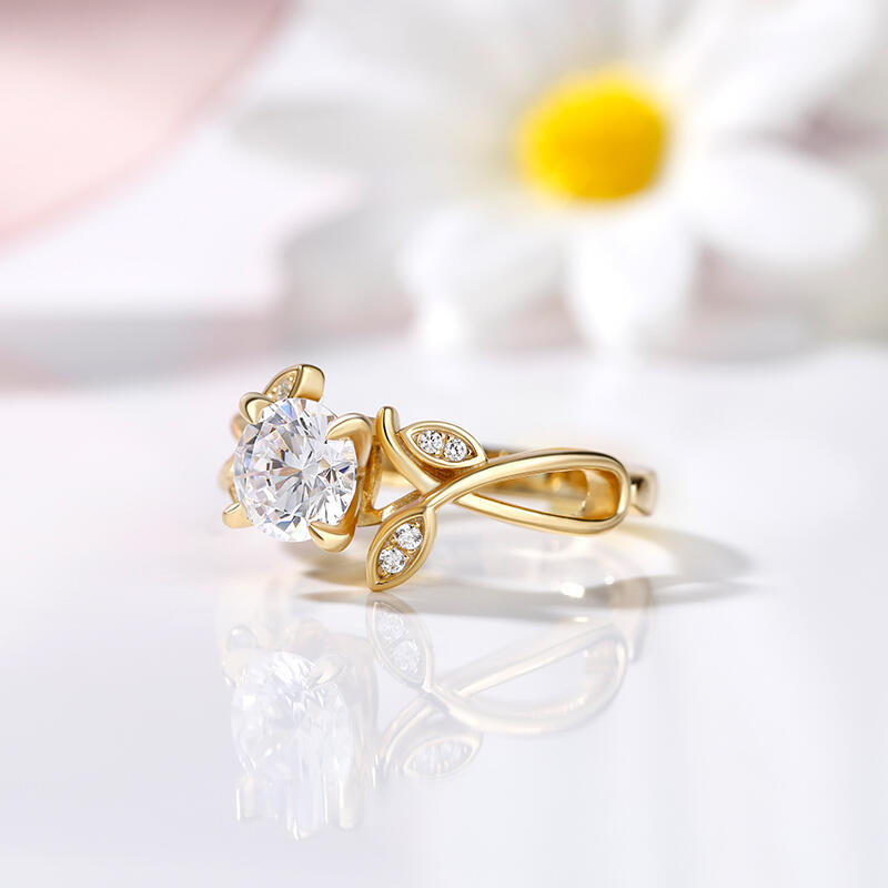 Srebrny Pierścionek z Motywem Liści o Okrągłym Szlifie