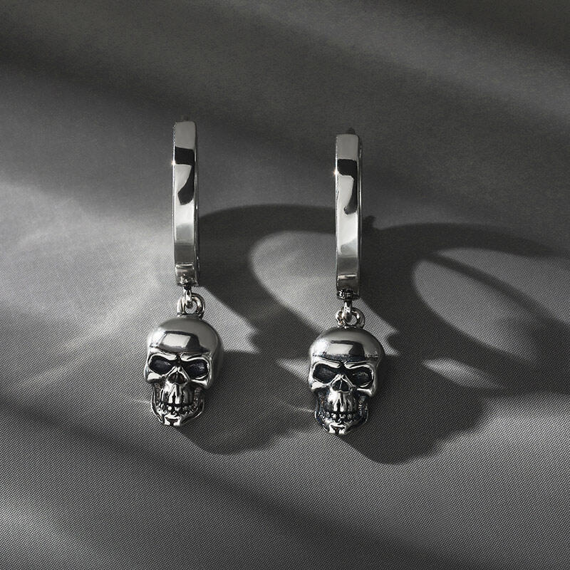 Jeulia "Phantom" Sterling Silber Totenkopf-Ohrringe