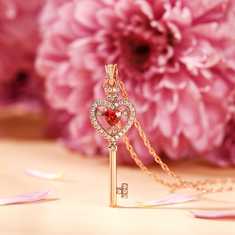 Jeulia Collar de plata de ley con llave en forma de corazón