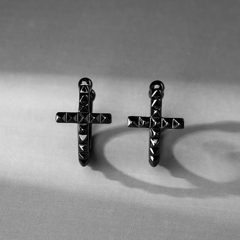 Jeulia Pendientes tipo piercing en forma de cruz de plata de ley