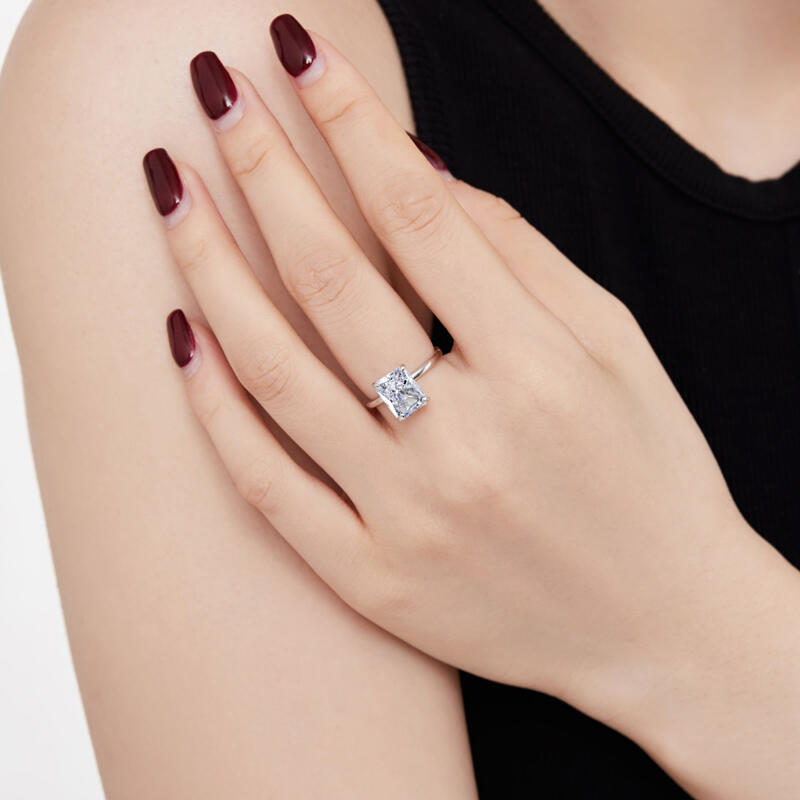 Jeulia Anillo Clásico de Plata de Ley Con Corte Radiante y Solitario